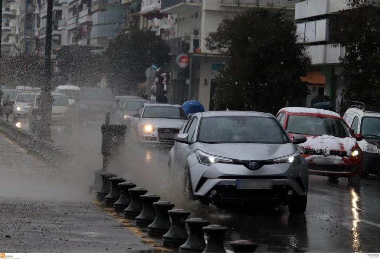 Καιρός: Βροχές και χιόνια και την Τρίτη! Αναλυτική πρόγνωση